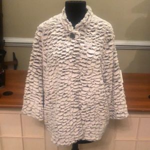 Beautiful grey and white coat.